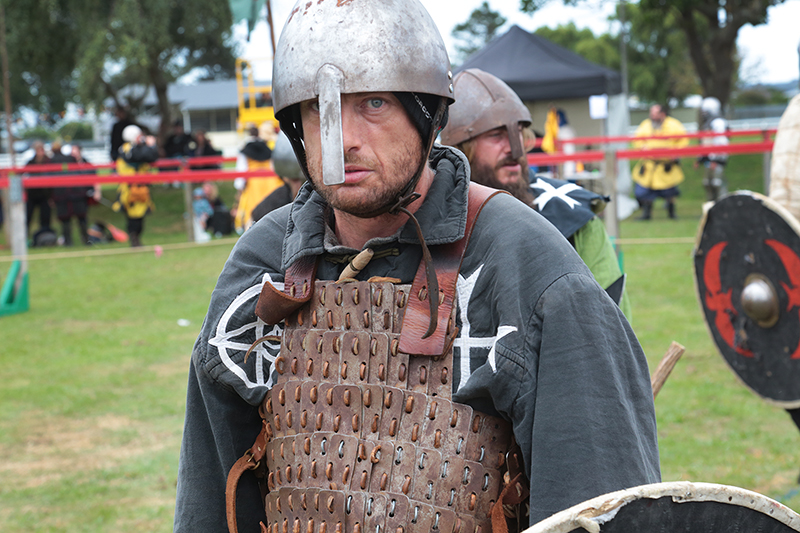 Medieval Market : Swords and Armour : Medieval Fighting : Levin : New Zealand : Richard Moore : Journalist : Photographer :